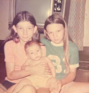 Vickie and Carla and their youngest brother, Brian
